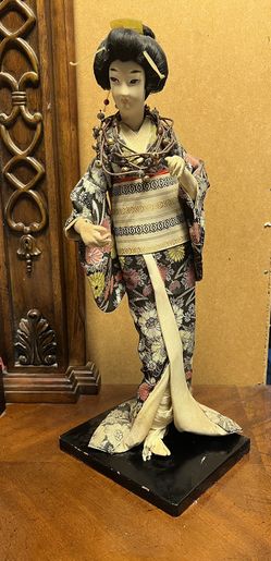 Japanese geisha doll 19 inches tall