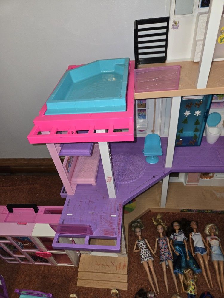 Barbie Dreamhouse And Accessories