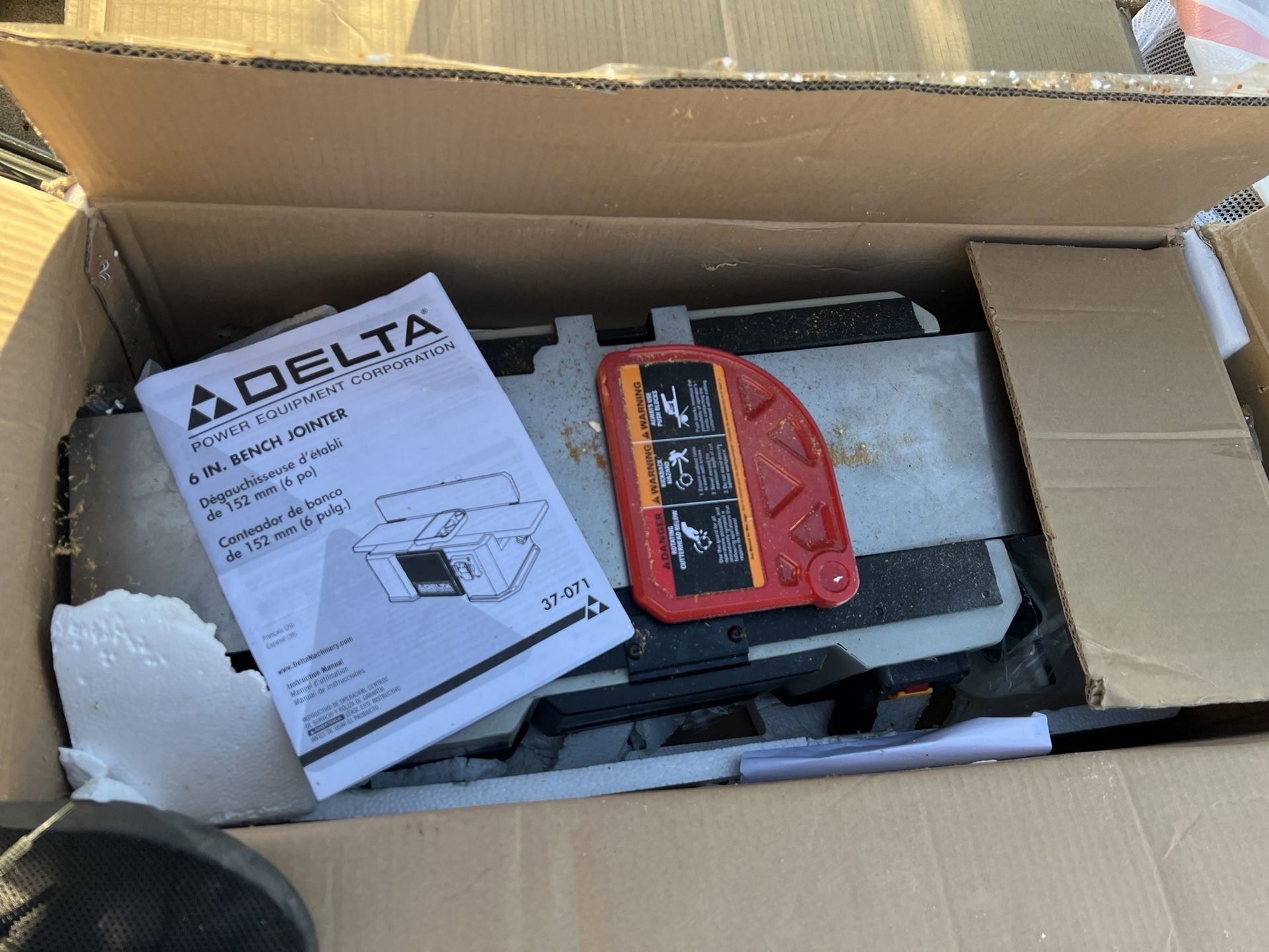 Delta 6” Bench Jointer with box other parts, sold as-is. DIY machinery machining wood working