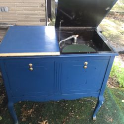 Phonograph—Columbia Phonograph Company Harmony Console No. 1