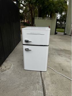 Mini fridge