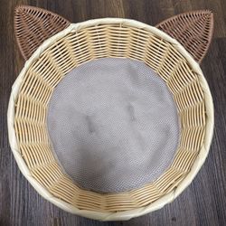 Basket with cushion for cats