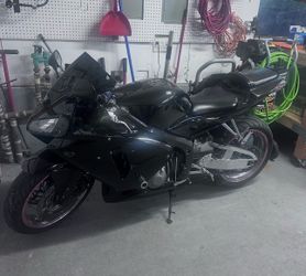 Black Honda CBR600rr