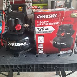 Husky3 Gal.​ 120 PSI Portable Electric Oil-​Free Light Duty Pancake Air Compressor with Fold Down Handle and 1-​Quick CouplerHusky3 Gal.​ 120 PSI Port
