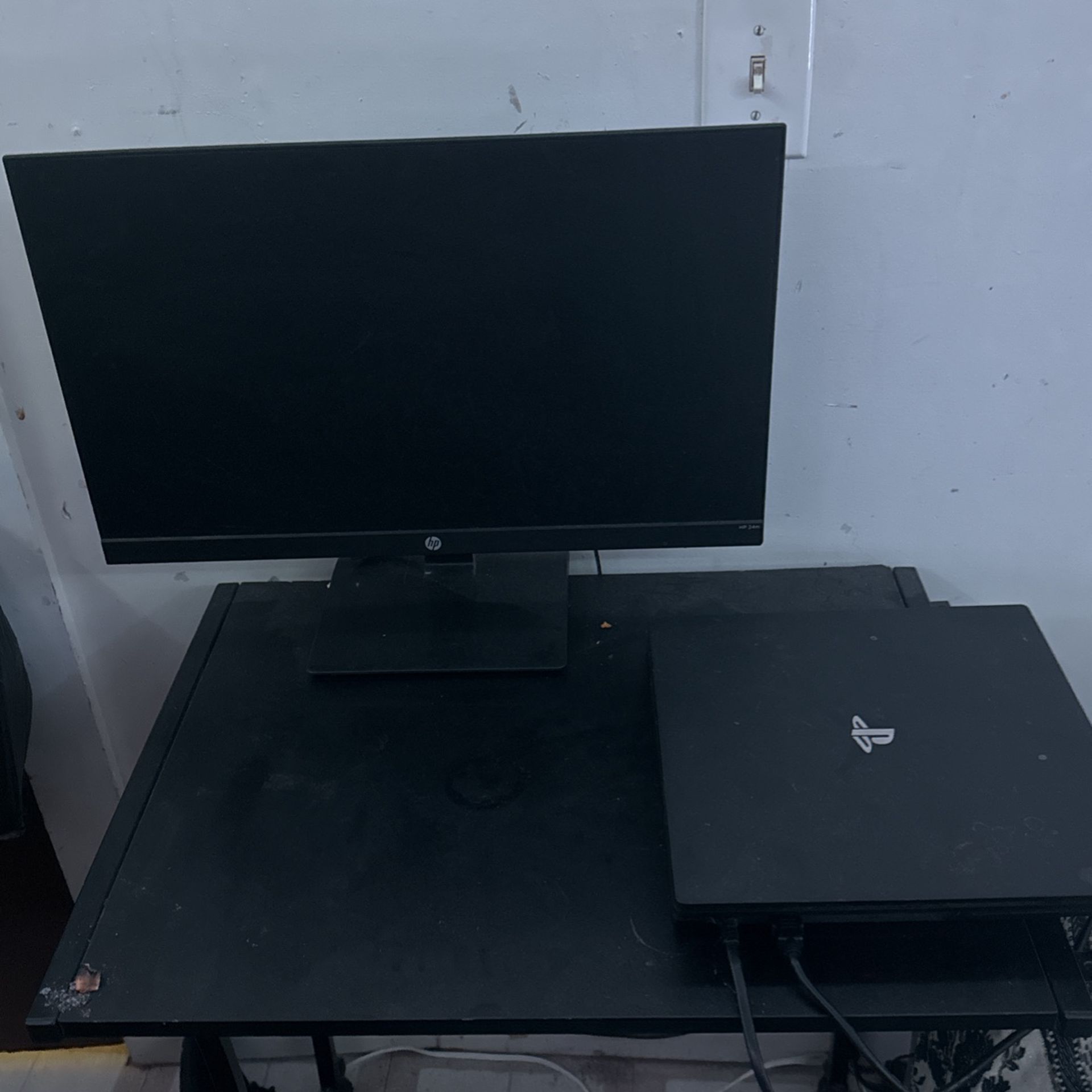 PS4 And Monitor 