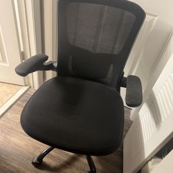 Black Mesh Office Chair – Adjustable Arms & Rolling Base