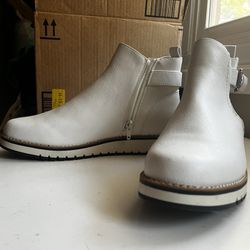 Kohl’s White Shoes 9 1/2 (US)
