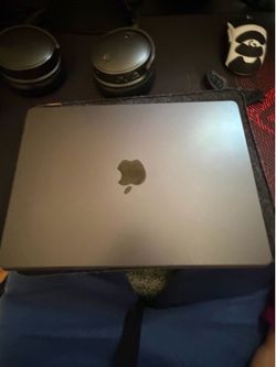 2023 MacBook Pro M3 pro  18gb ram 516ssd