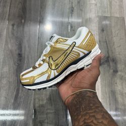 Gold And white Vomero 