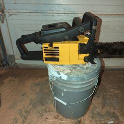 McCULLOCH CHAIN SAW 