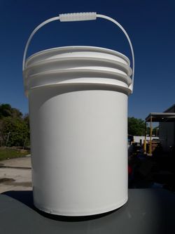 FRESH SPARKLING CLEAN BUCKETS