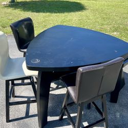 Beautiful Triangular Black Dining Set