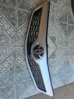 2012-2014 toyota camry OEM front grill
