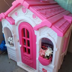 MOVING SALE Step 2 Sweetheart Pink Toddler Playhouse Plastic Kids Outdoor Toy