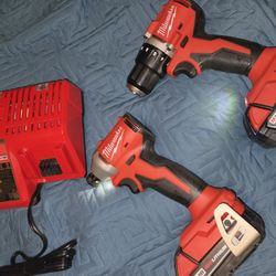 Milwaukee Set Completo 2 Drill Y 2 Baterías Y Cargador 