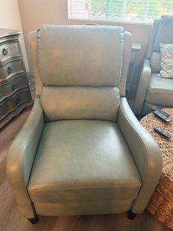 2 LIVING ROOM CHAIRS