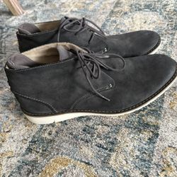 Men Shoes. Size 11,5
