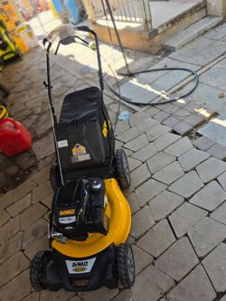 DEWALT 21 in. 163cc Briggs and Stratton 725Exi Engine Rear Wheel Drive 3-in-1 Gas Self Propelled Walk Behind Lawn Mower