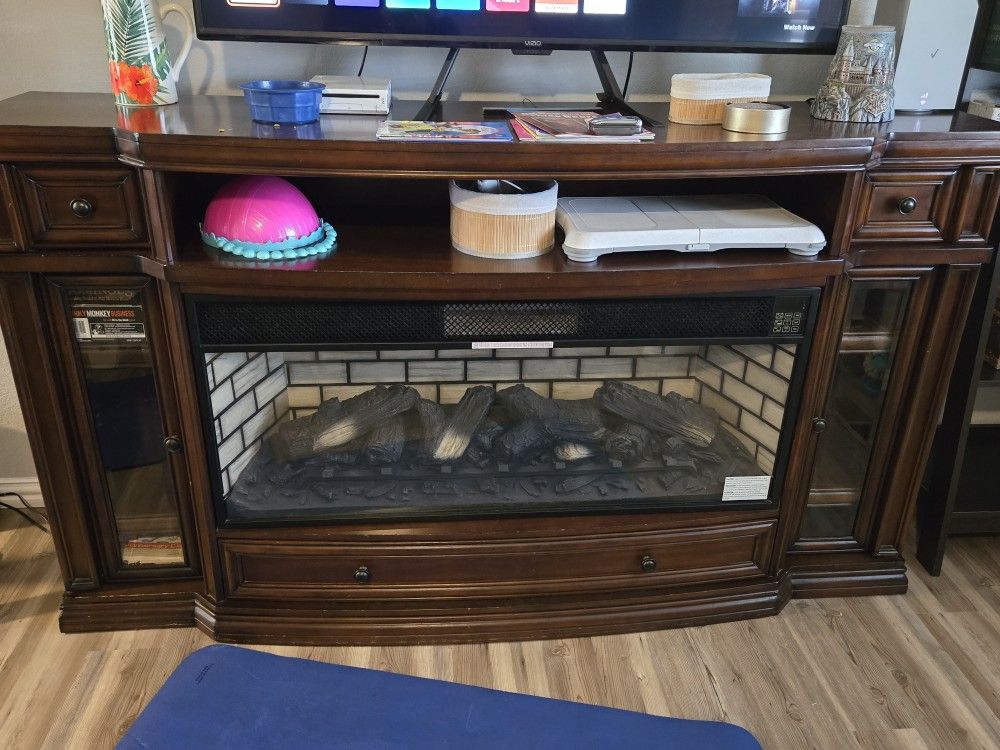 Fiteplace/TV Stand