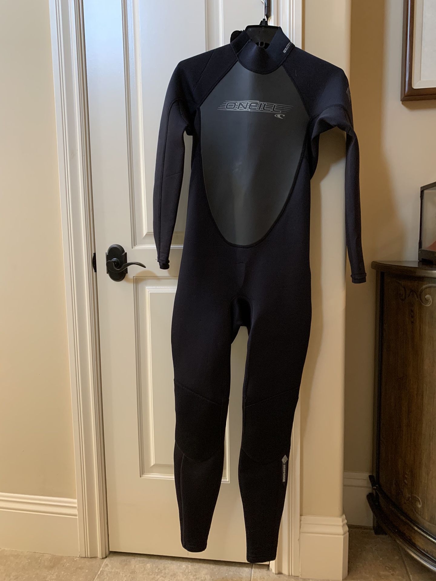 O’Neill 3mm wet suit size S