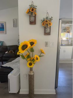 Sunflower 🌻 Base with Wall Decor
