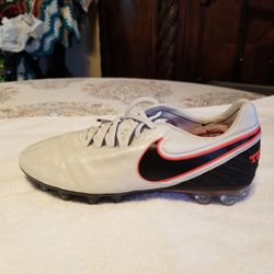 Nike Tiempo legend V Ag Size 7.5