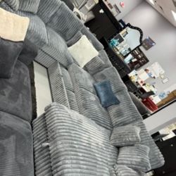 ✨️ Sectionals, 2pc Sofas ✨️ Furniture Queen Bedrooms, Dining Avail