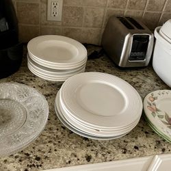 18 Piece Dishes And Bowls Set