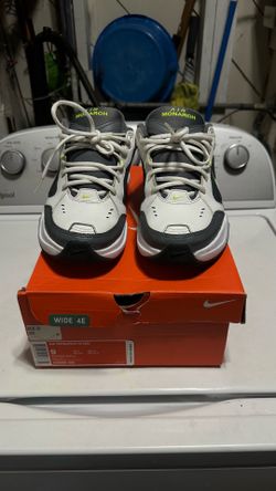 Nike Air Monarch Size 9 4E (Wide)