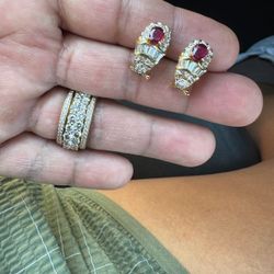 18k Gold Diamond And Ruby Earring, 6 Grams