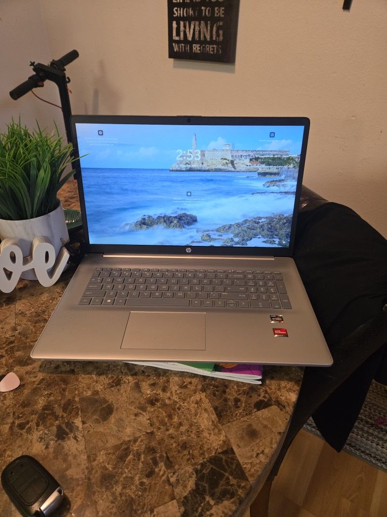 Hp LAPTOP WINDOWS 11 17IN SCREEN