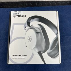 Yamaha Studio Monitor Headphones (HPH-MT5w)