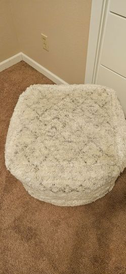 SOFT. POUF