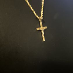 10k Rope Chain W Crucifix