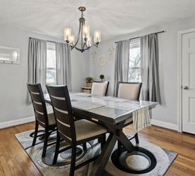 Dining table & 4 Chairs