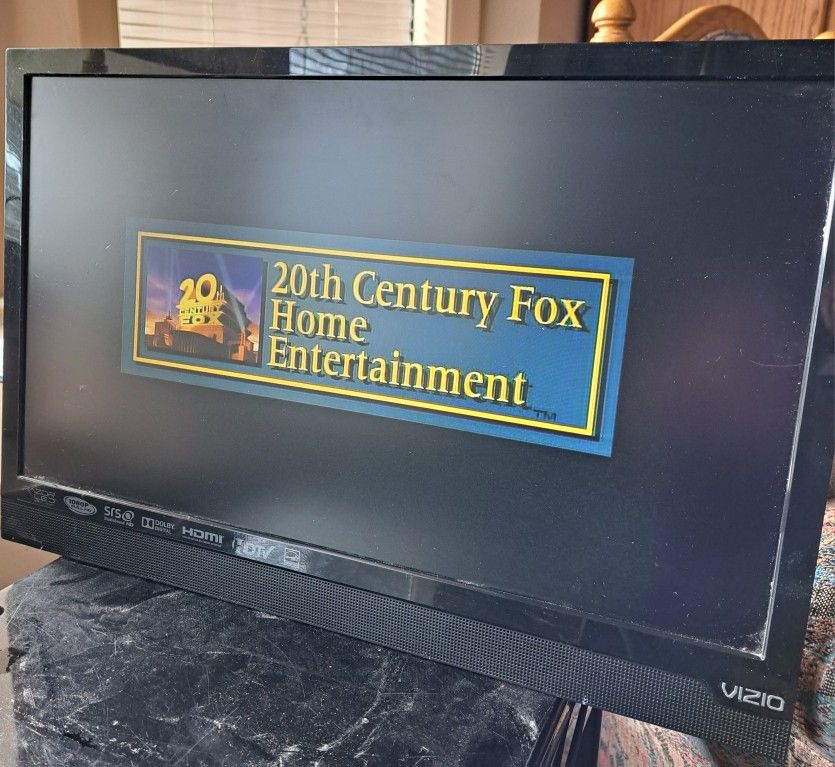 VIZIO 22-Inch LED HDTV with remote