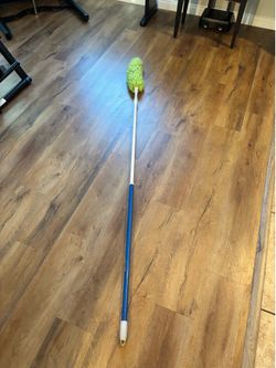 Long Handle Duster. Telescoping wand