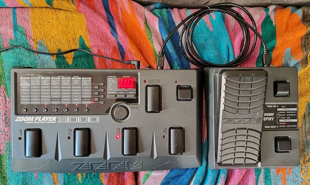 Zoom Player 3000 Guitar Effects Processor with Zoom RP01 Footpedal
