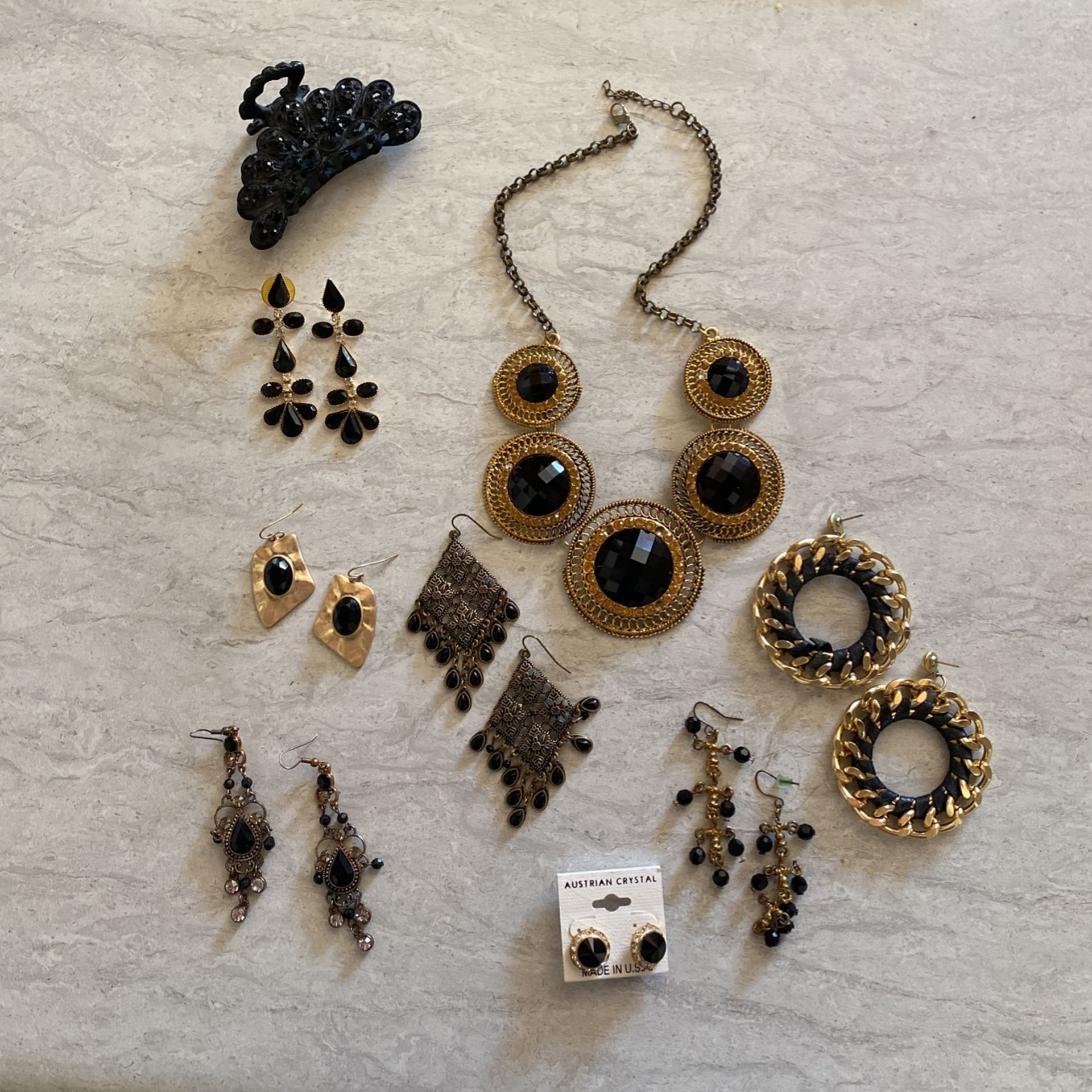 Jewelry-Earrings-Black and Gold