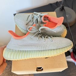 Adidas Yeezy Men’s Size 7 & Women’s Size 8.5