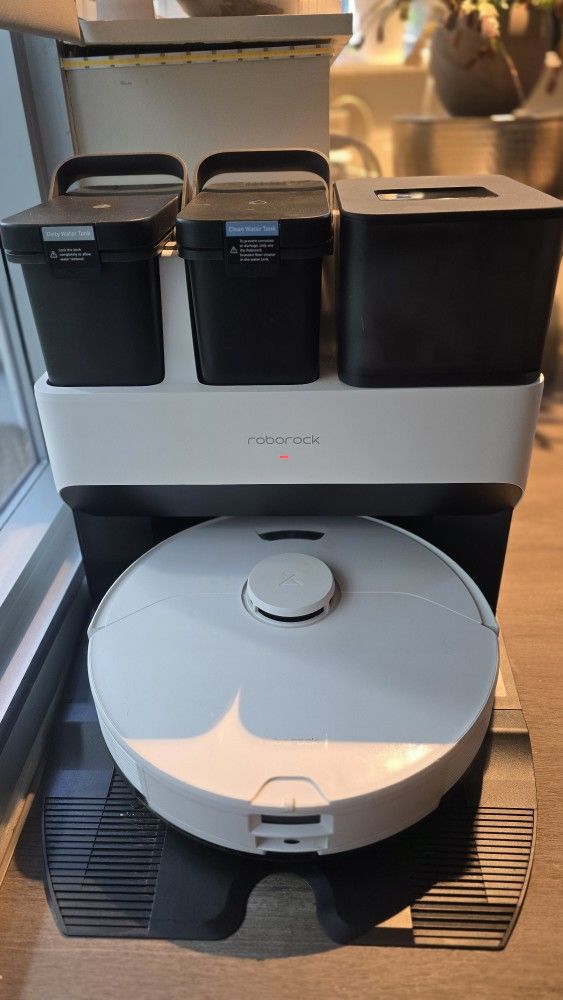 Roborock S7 MaxV Ultra – Robot Vacuum & Mop with Auto-Clean Dock | Like New