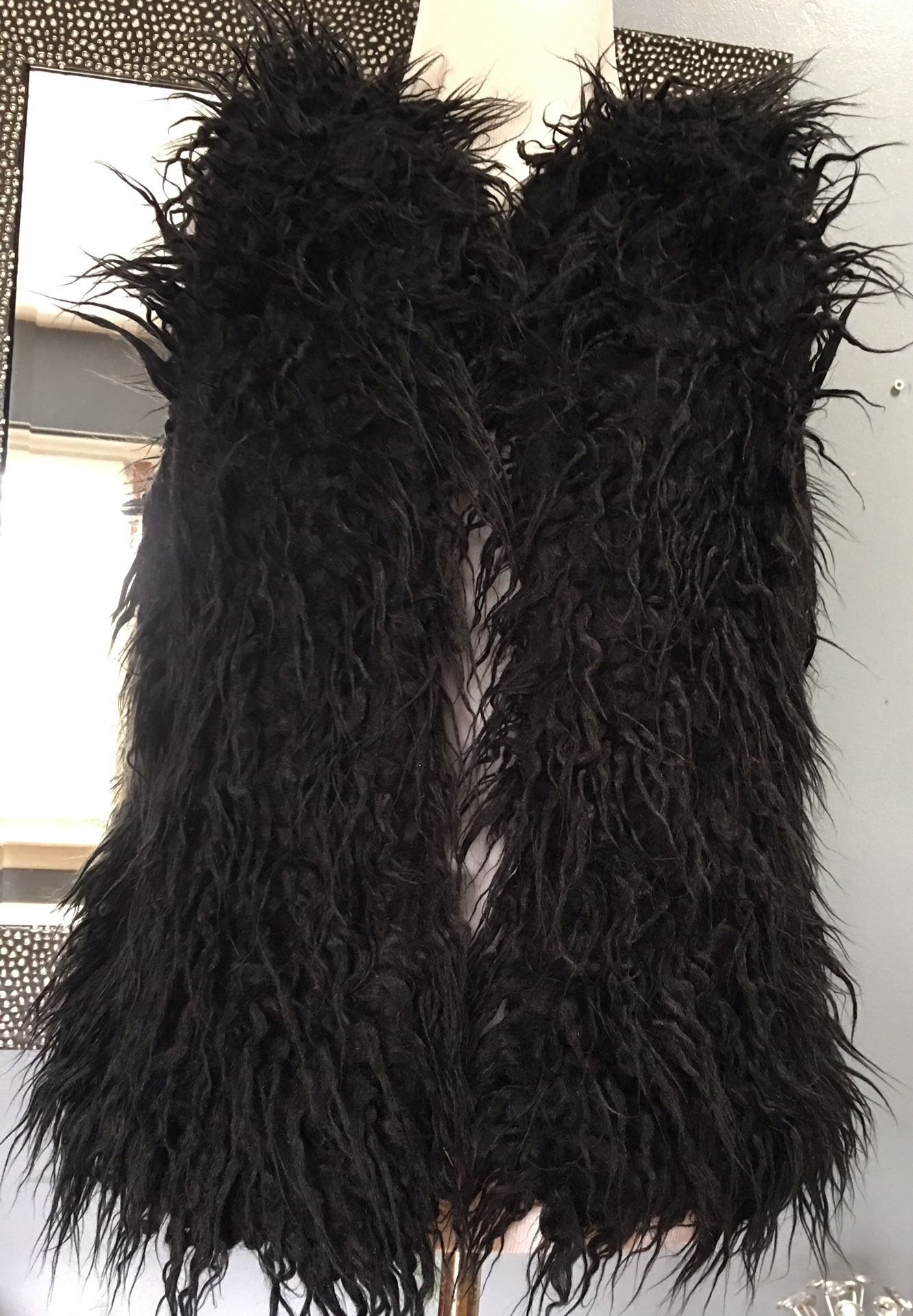 BONGO black faux fur vest/ medium
