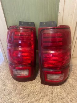 Ford expedition tail lights