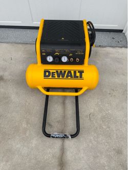 DEWALT 4.5-Gallon Portable Electric 225 PSI Horizontal Air Compressor