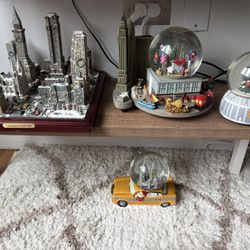 3 Christmas NYC Statues And Globes Macys, Star Wars And Cab Taxi  Home Decor Pictures Chairs Table Desk Toys Weights Bike Scooter Figures Sculptures 