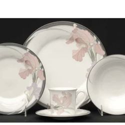 New Decade By Noritake China “Cafe Du Soir “ 72 Pieces NEVER USED!