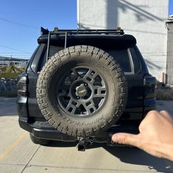 Off-road Hitch Tire Carrier  