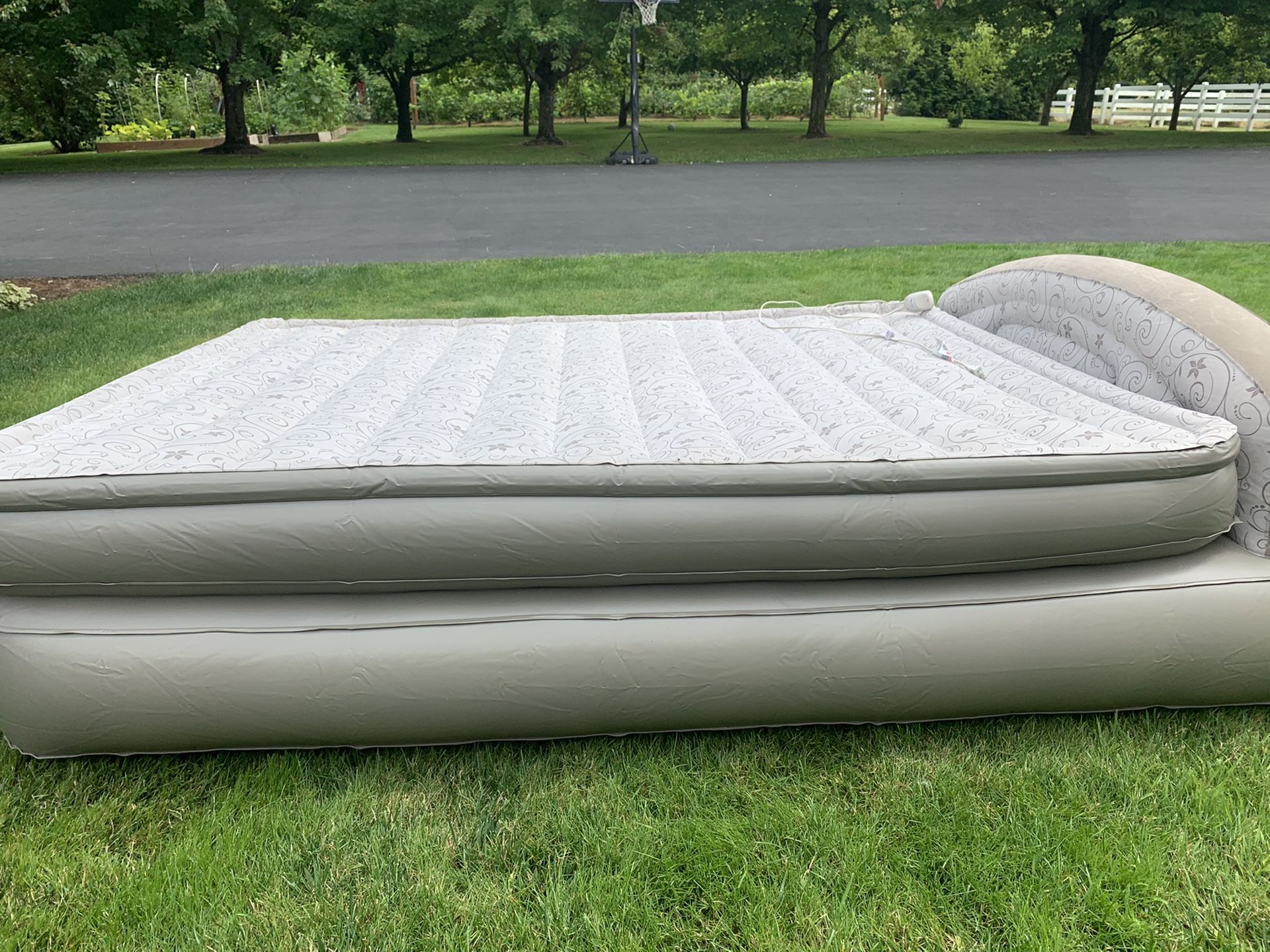 Aerobed Air mattress king size for Sale in Ridgefield, WA OfferUp