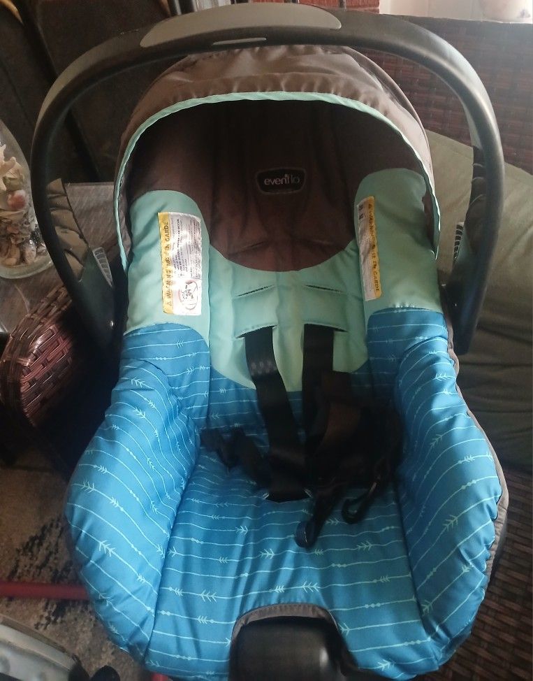 Evenflo Nurture Infant Carseat With Base