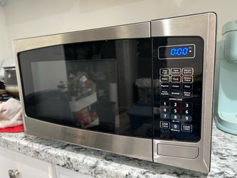 Insignia Miccrowave Oven Stainless works great!